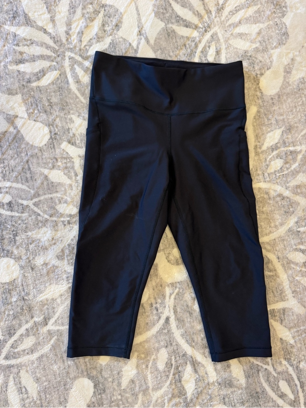 Athleta Black Interval Stash Capri Performance Leggings